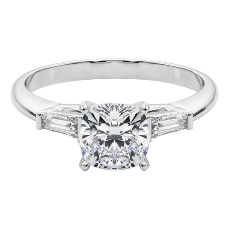 GIA 2.22ct Cushion Three-Stone Tapered Baguette 18K White Gold Diamond Ring (bague à diamant en or blanc)