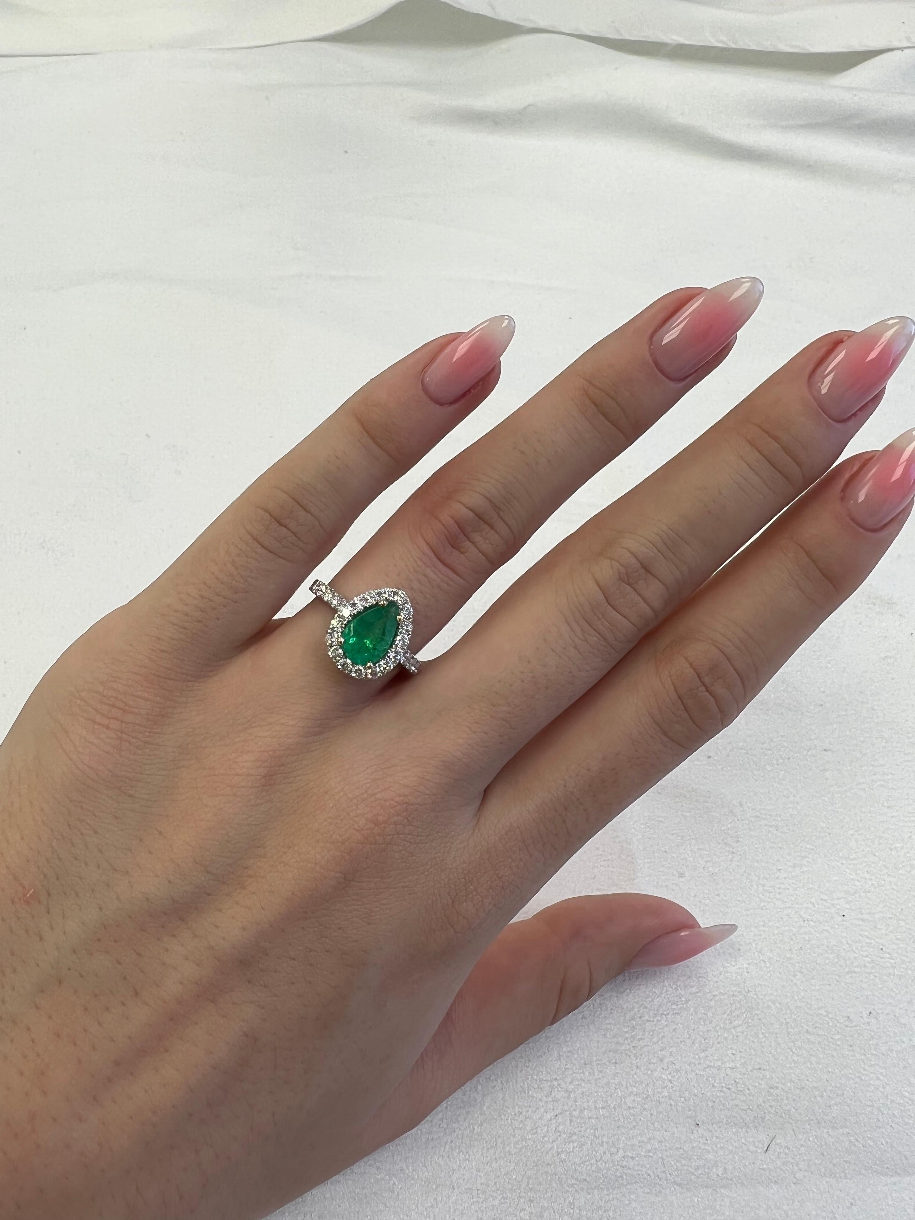 Contemporary GIA 2.22 Carat Pear Shape Emerald and Diamond Rings 18k Gold For Sale