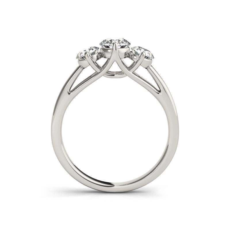 GIA 2,25ct Traliccio a 3 pietre rotonde con punte condivise  Anello con diamante In condizioni Nuovo in vendita a New York, NY