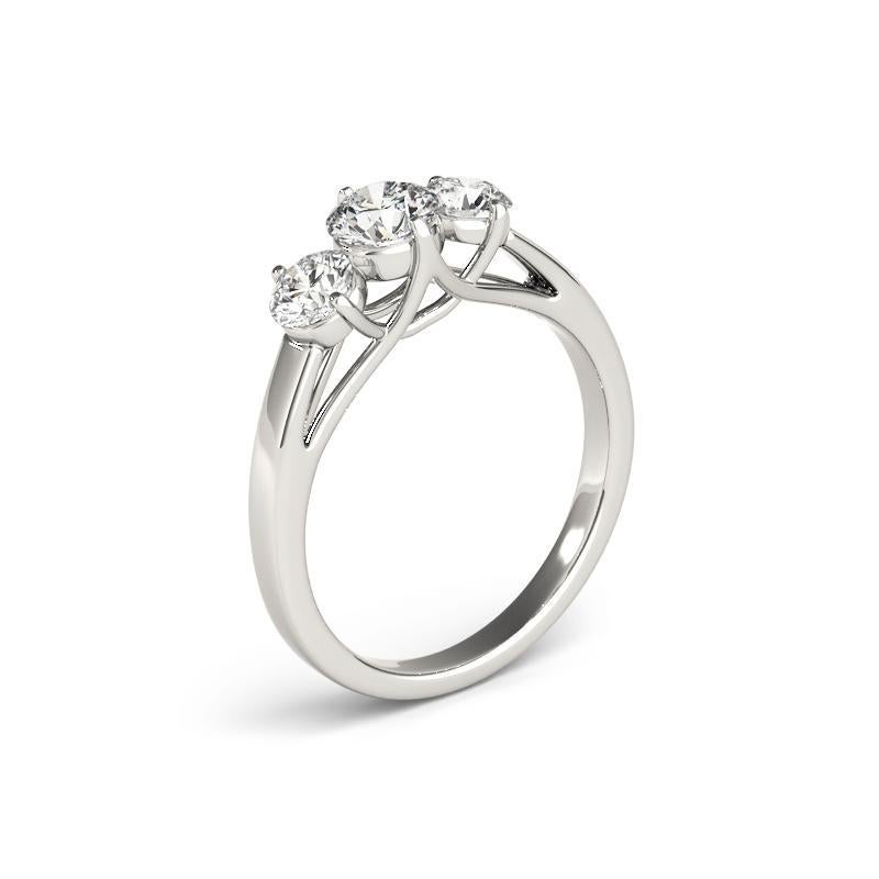Donna GIA 2,25ct Traliccio a 3 pietre rotonde con punte condivise  Anello con diamante in vendita