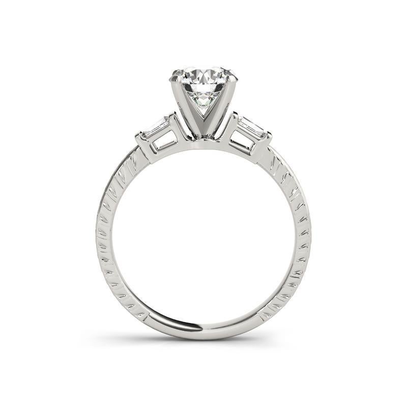 GIA 2.25ct Round Engraved Three-Stone Baguette  Bague en diamant Neuf - En vente à New York, NY