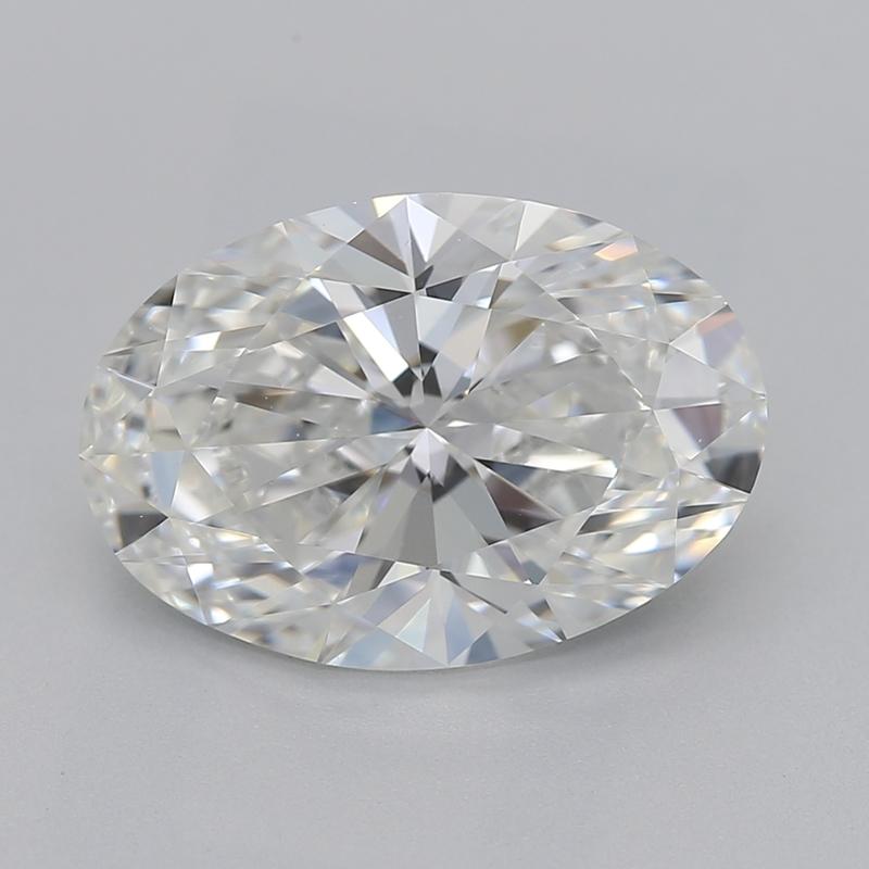 Cette bague en diamant est un exemple d'élégance et de savoir-faire artisanal. La pièce maîtresse est un magnifique diamant ovale pesant 2,27, classé G et VS1, dont l'éclat et la clarté ne manqueront pas de séduire. Cette pièce exquise présente un