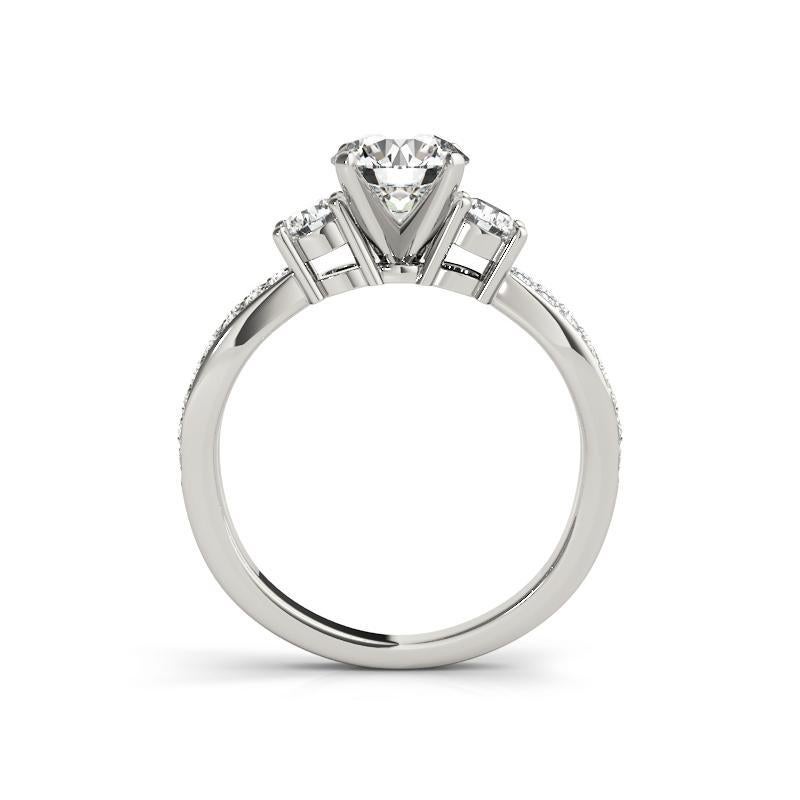 GIA 2,27ct Tre pietre rotonde con gambo diviso Pave  Anello con diamante in vendita 1