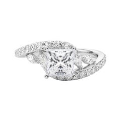Bague en or blanc GIA 2,29 carats Princesse Curved Bypass Leaf & Vine