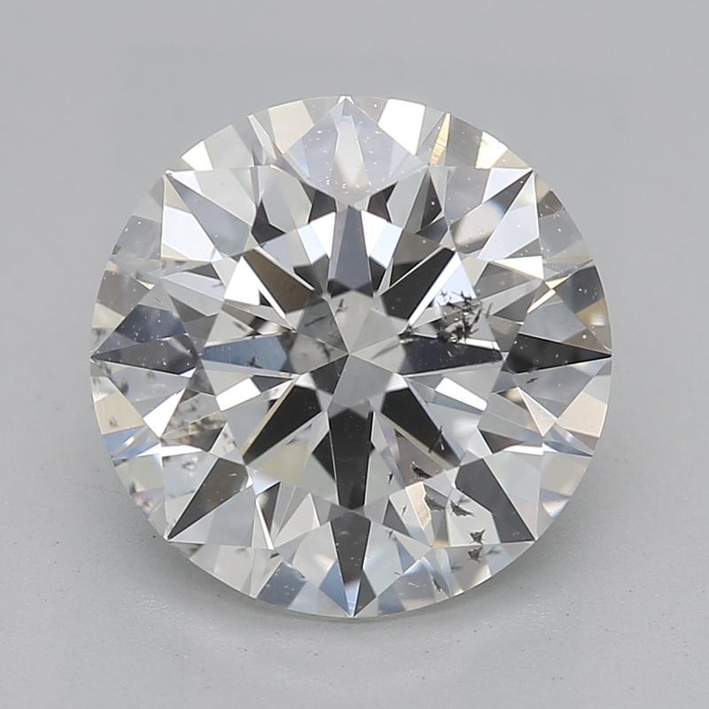 Fabriquée à la main à New York, cette magnifique bague en diamant met en valeur une fascinante pierre centrale ronde pesant 2.29. Cette pièce remarquable présente un G immaculé et un SI2 captivant, d'une brillance et d'un feu exceptionnels. Réalisée