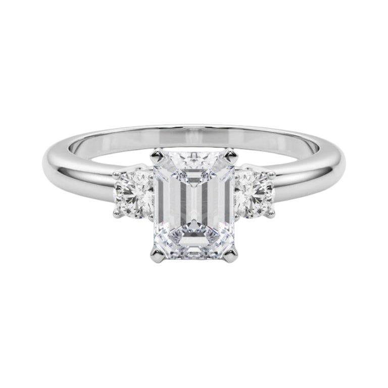 GIA 2,2ct Smeraldo a 3 pietre Passato, presente e futuro Anello con diamanti in oro bianco 18K in vendita