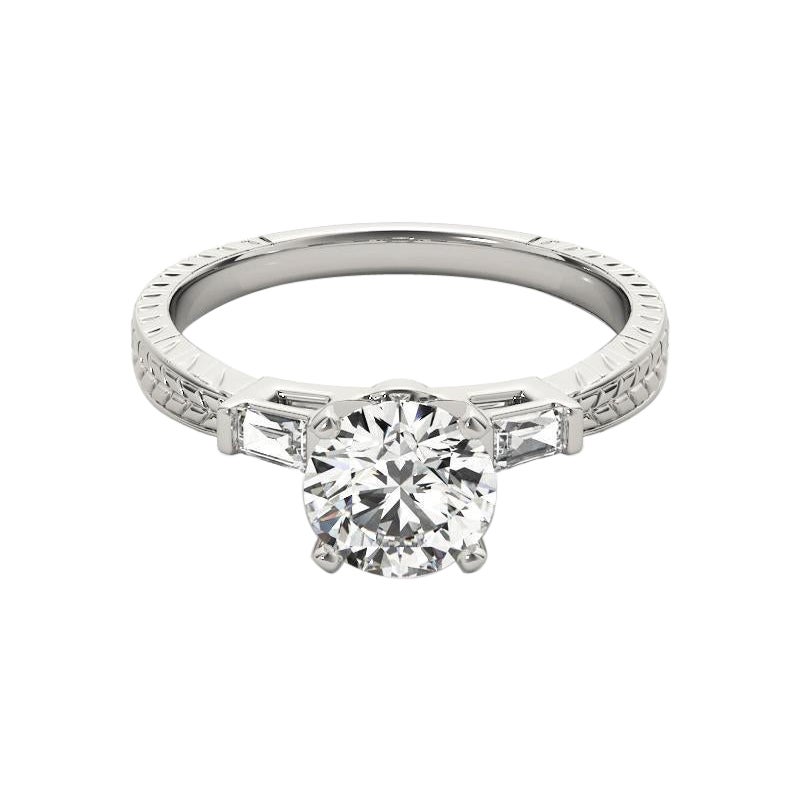 GIA 2,2ct Anello con diamante rotondo inciso a tre pietre Baguette in oro bianco 18 carati