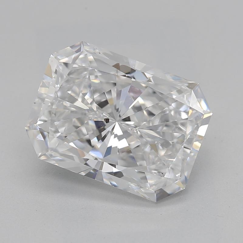 Uno splendido anello con diamante che presenta una splendida pietra centrale di colore radiante D SI1 del peso di 2,3. La brillantezza di questo diamante è esaltata dall'elegante design, che mostra un'affascinante aureola nascosta di diamanti