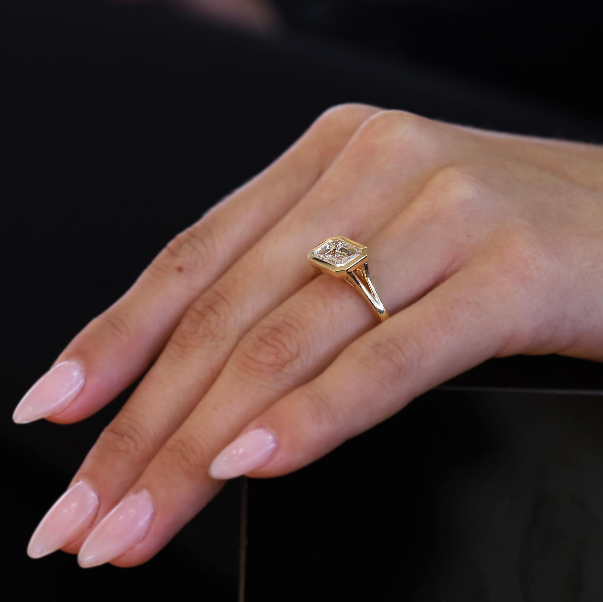 GIA 2,30 Karat Smaragdschliff Diamant Lünette Solitär Verlobungsring im Zustand „Neu“ im Angebot in Santa Barbara, CA