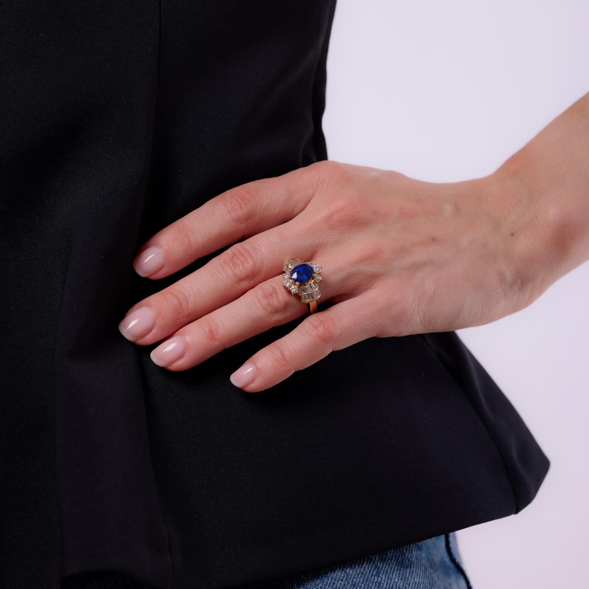 Moderne Bague cocktail en or jaune 14 carats avec saphir de Ceylan de 2,35 carats et diamants certifiés GIA