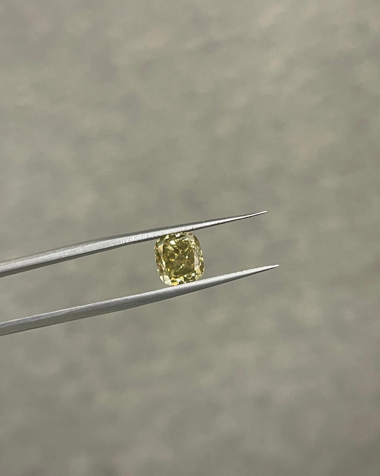 MUESTRA EN VENTA GIA 2,37 quilates talla cojín amarillo fantasía diamante suelto natural en Nuevo estado para la venta en Great Neck Plaza, NY