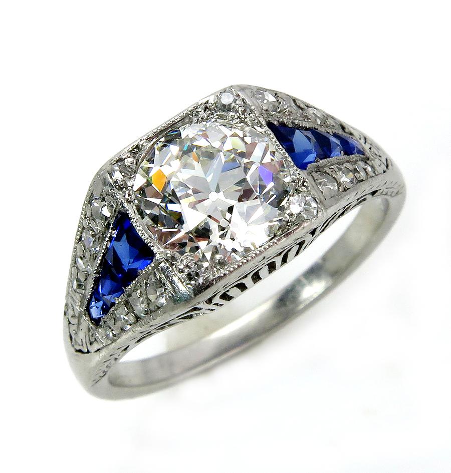 This superb and ravishing beauty ring displays a subtle combination of Edwardian and Art Deco design characteristics. Big, beautiful and brilliant! Circa 1915s .
A stunning showstopper, this bold and breathtaking European-cut diamond, weighing