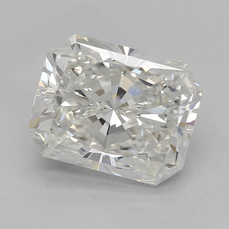 D'une élégance et d'une sophistication intemporelles, cette exquise bague en diamant est ornée d'une pierre centrale captivante en diamant radiant pesant 2.39. Classée H et SI1, cette gemme exquise est certifiée par la GIA, ce qui garantit une