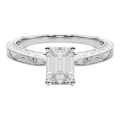 GIA 2.3ct Smeraldo Classico Solitario Anello con Diamante Antico Inciso in Oro Bianco