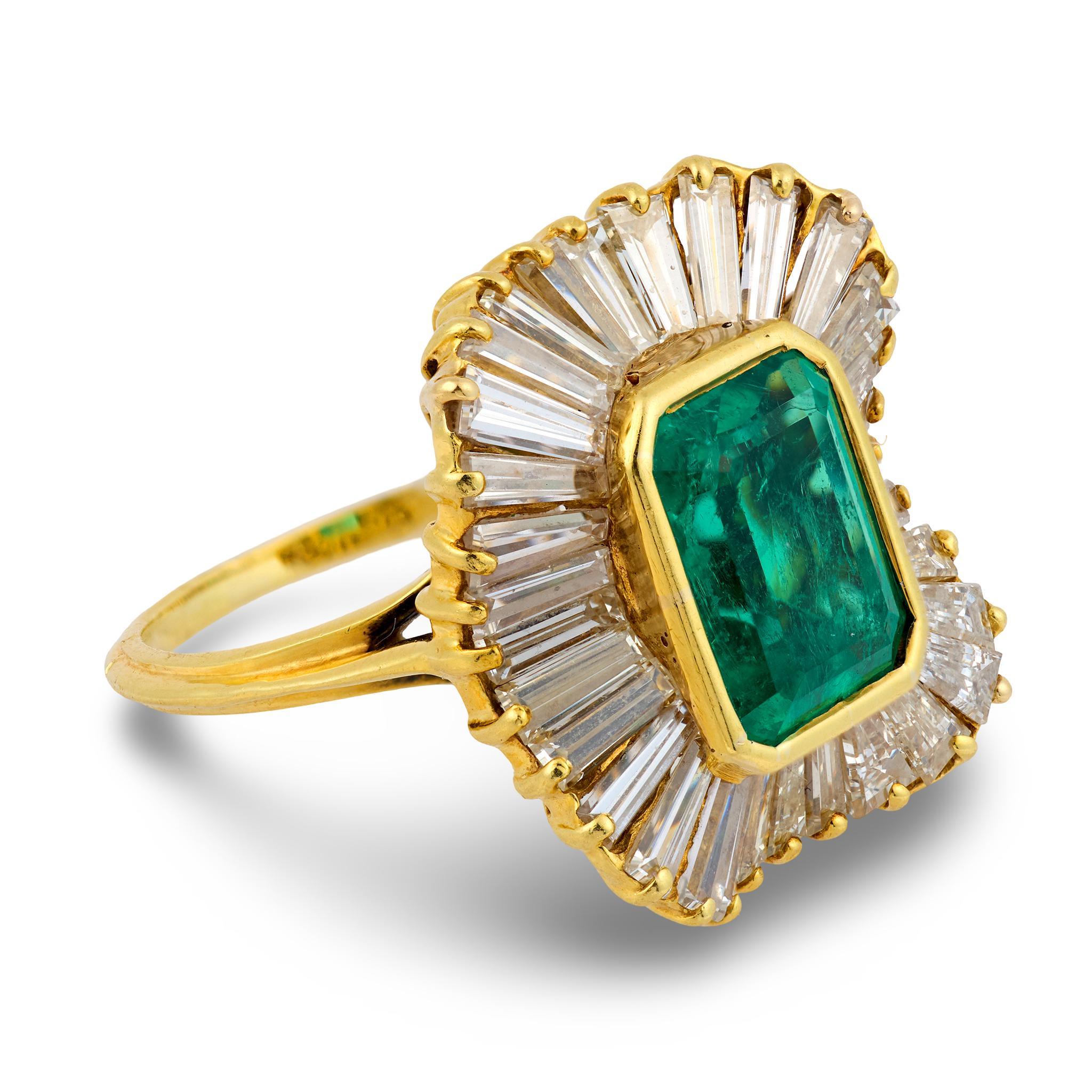 GIA 2,40 Karat kolumbianischer Smaragd Diamant 18k Gelbgold Ballerina Ring im Zustand „Gut“ im Angebot in Beverly Hills, CA