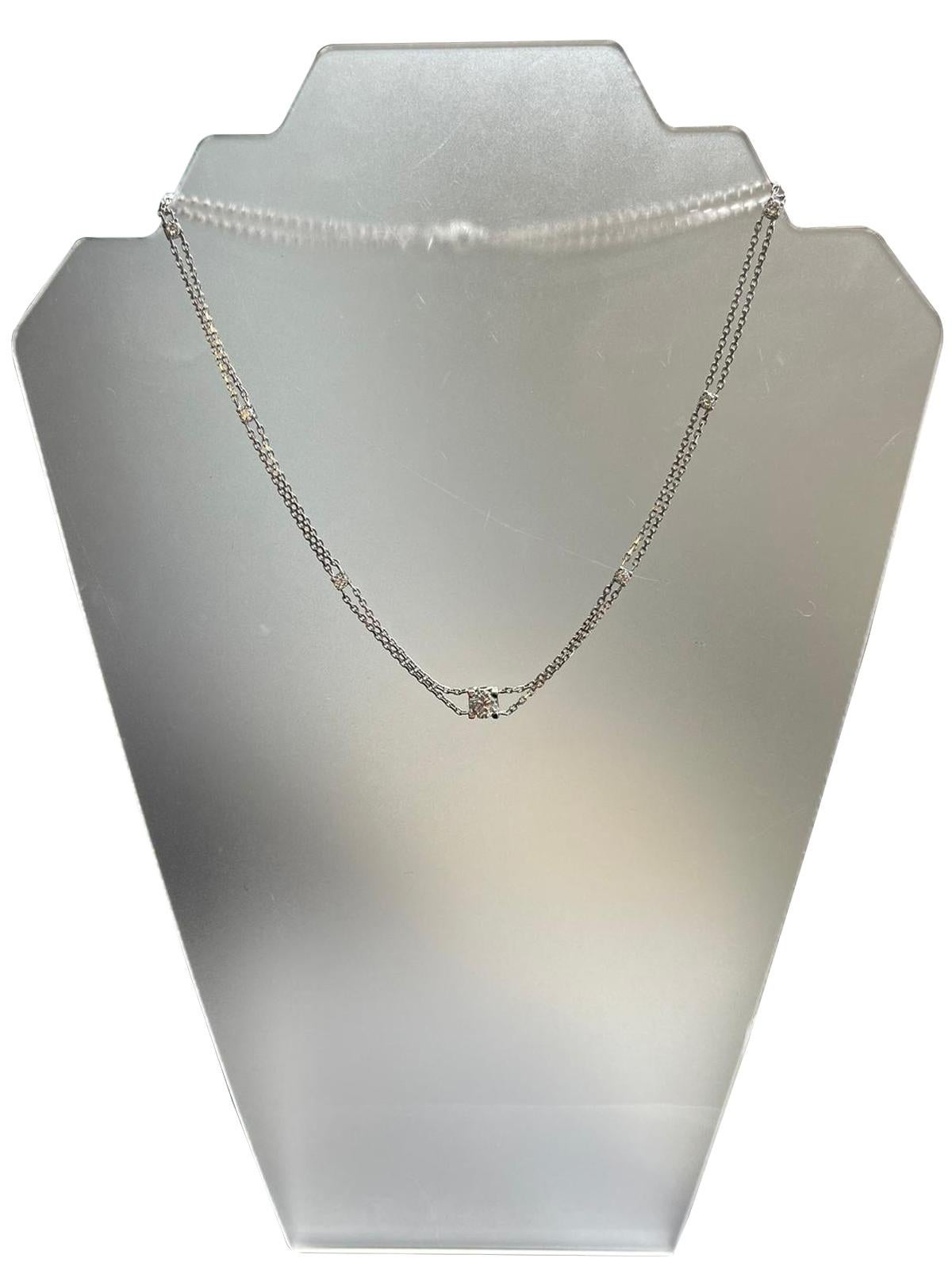 Diese exquisite Halskette besticht durch runde Diamanten im Naturschliff aus 14 Karat Weißgold. Es hat I / H Farbe und VS / VS2 Klarheit insgesamt 2,40 Karat, es bietet zarte Schönheit und komfortable Tragbarkeit. Diamantanhänger sind zeitlos und