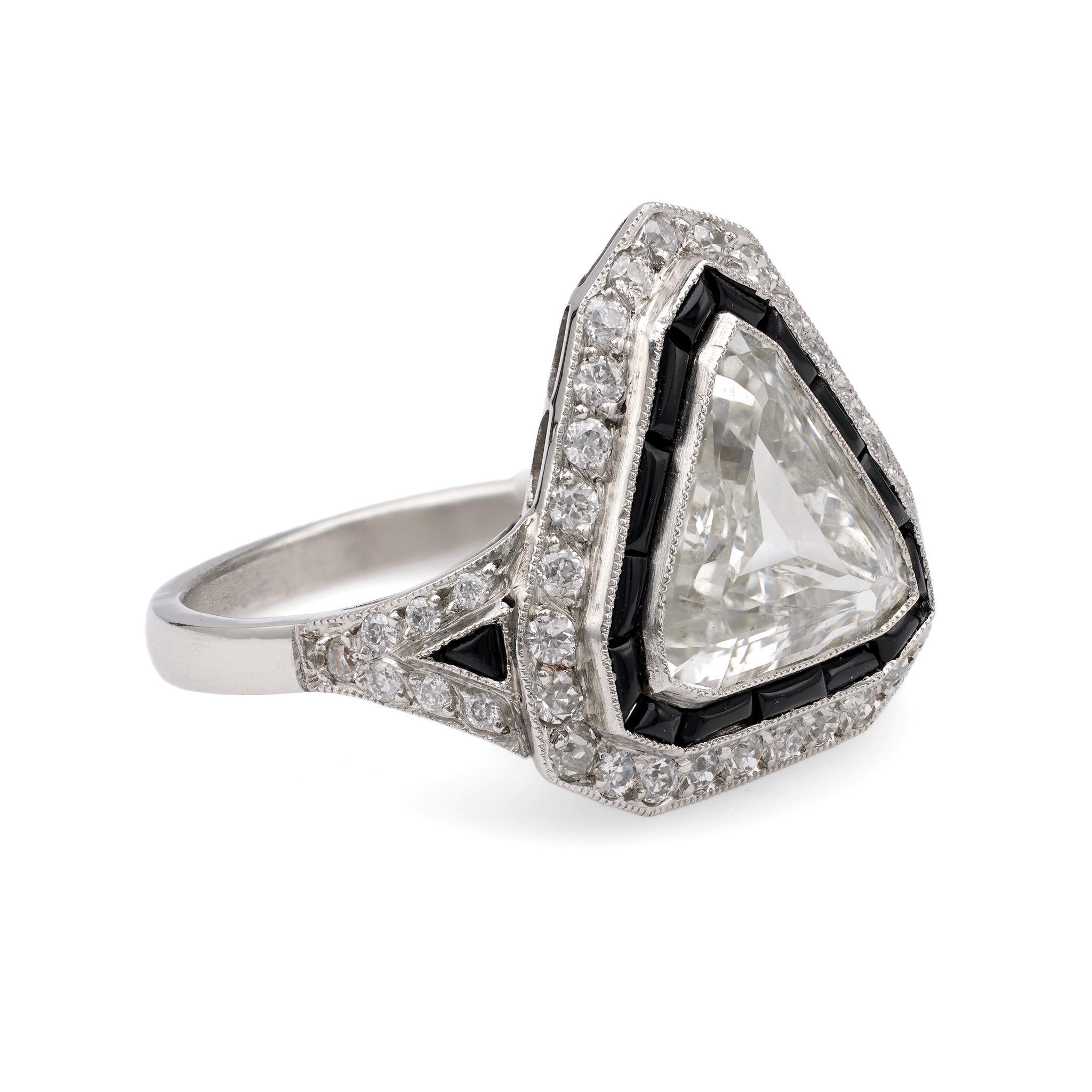 GIA 2.42 Carat Triangular Cut Diamond Onyx Platinum Ring In Excellent Condition For Sale In Beverly Hills, CA