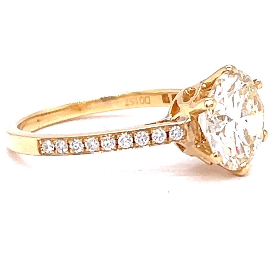 GIA 2.46 Carat Round Brilliant Cut Diamond 18 Karat Gold Engagement Ring In Excellent Condition In Beverly Hills, CA
