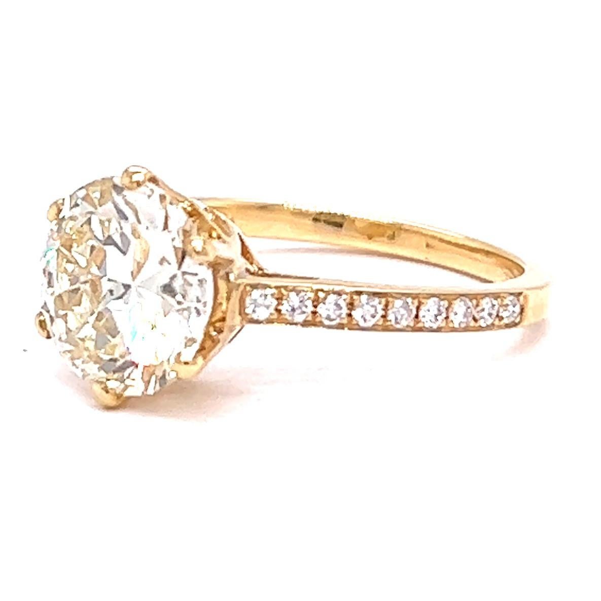 Women's or Men's GIA 2.46 Carat Round Brilliant Cut Diamond 18 Karat Gold Engagement Ring