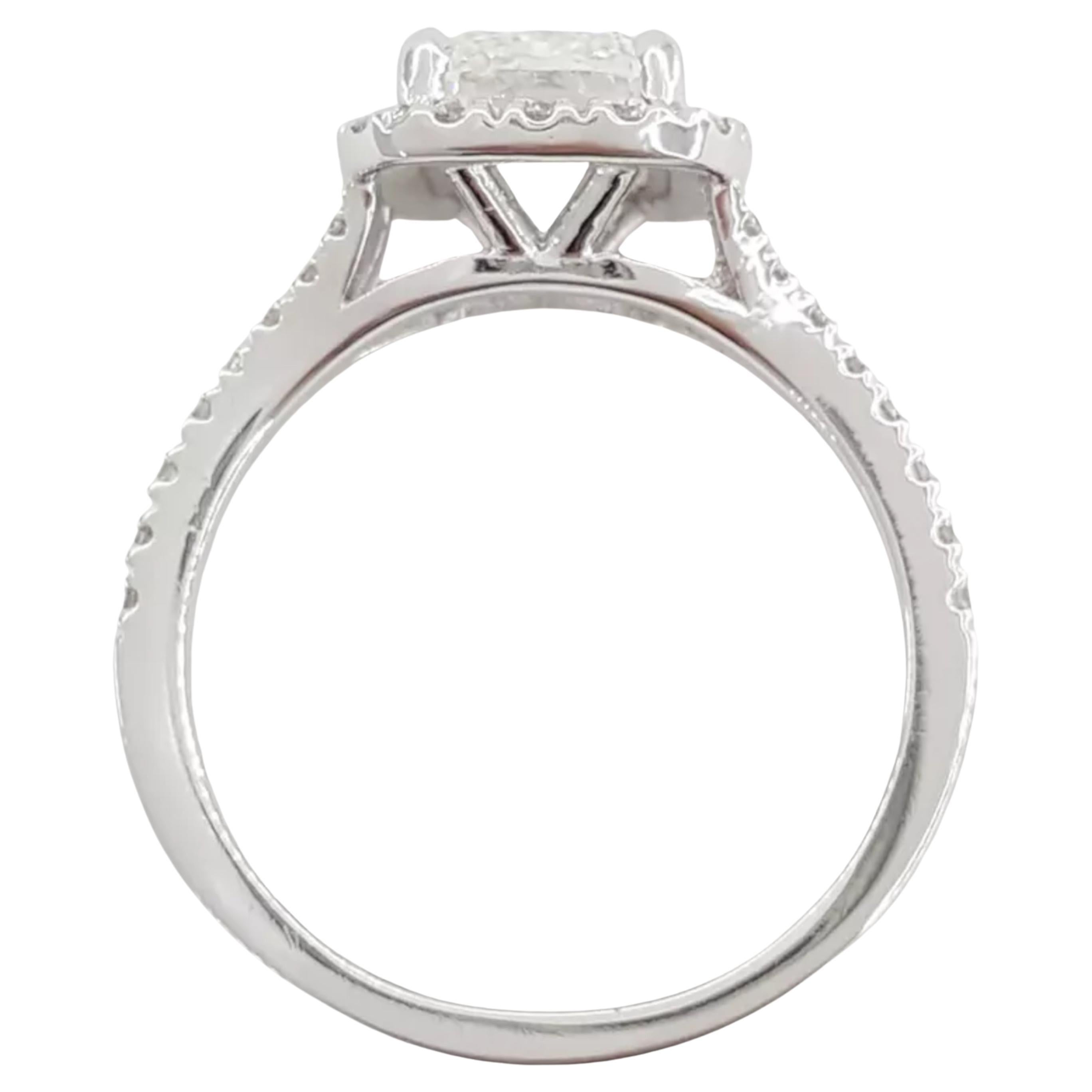 GIA Anillo de compromiso de diamantes con halo de talla brillante cojín alargado de 2,5 ct Corte cojín en venta