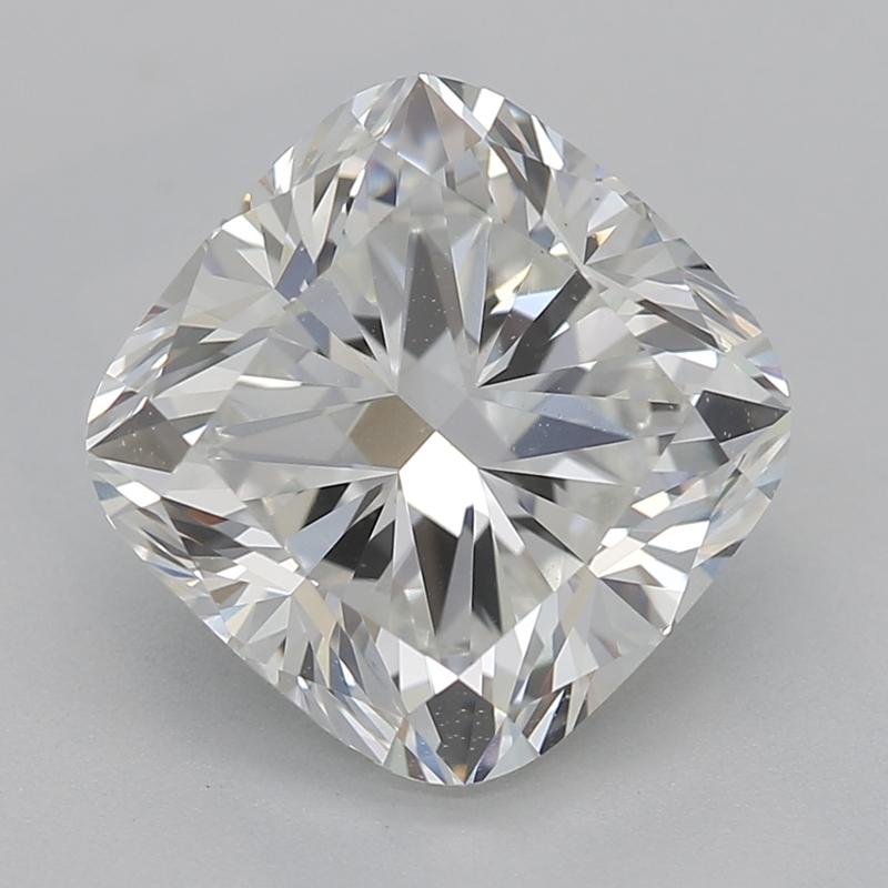 Plongez dans l'élégance de cette bague en diamant à couper le souffle, mettant en valeur une pièce centrale étonnante constituée d'un diamant coussin pesant 2.51. Classée H et VS2, cette pierre remarquable exsude une brillance et un feu