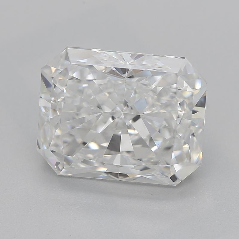 Dieser Diamantring strahlt raffinierte Eleganz und zeitlosen Charme aus und ist ein Highlight für jede anspruchsvolle Schmucksammlung. Sein Herzstück ist ein atemberaubender strahlender Diamant mit einem Gewicht von 2,51, der mit F und VS2 bewertet