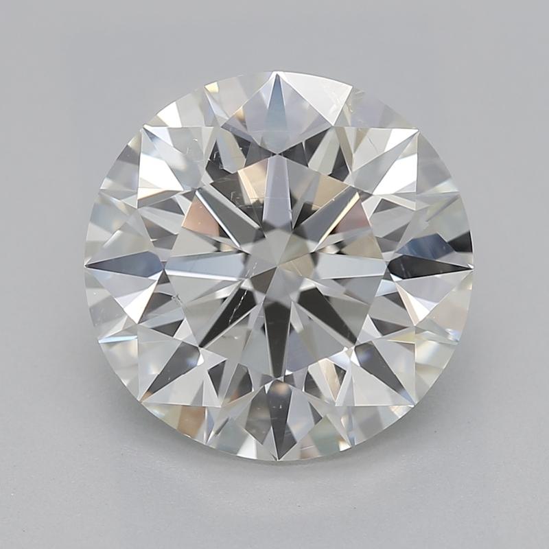Realizzato a mano a New York, questo splendido anello con diamante presenta un accattivante centro con un diamante rotondo di 2,51 certificato GIA, magistralmente incastonato in una lussuosa montatura a quattro punte in platino. Gli squisiti valori