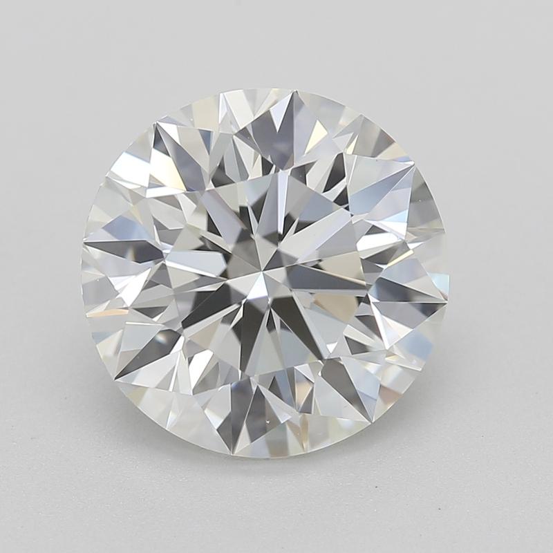 Hecho a mano en Nueva York, este impresionante anillo de diamantes cautiva con su encantador diseño, magistralmente elaborado en platino. En su corazón se encuentra un magnífico diamante redondo de 2,51, con graduación I y VS2, que garantiza un