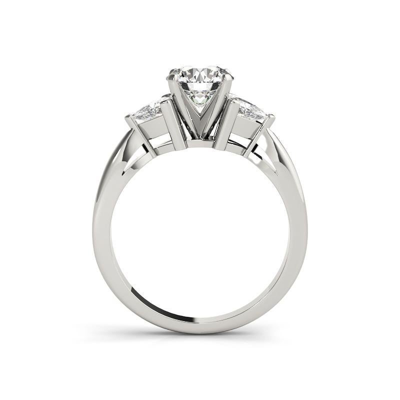 GIA 2,51 Carati Taglio Trillion Rotondo Tre Pietre  Anello con diamante In condizioni Nuovo a New York, NY