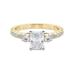 GIA 2,52ct Radiante a tre pietre con gambo di diamante Anello con diamante in oro giallo 18K