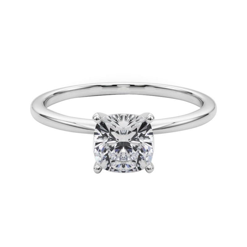 GIA 2,53ct Cuscino con incastonatura a forchetta Solitario Slim Band in oro bianco 18 carati