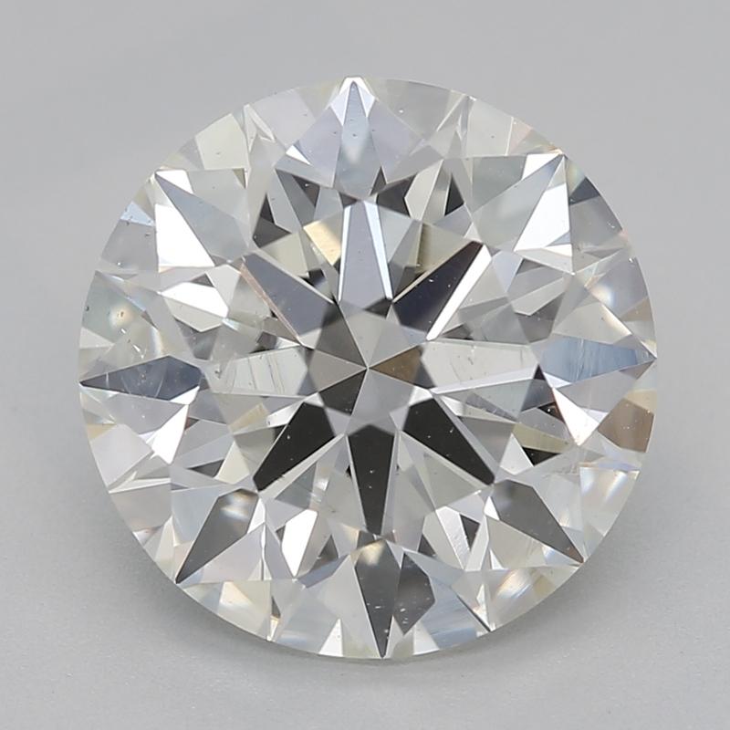 Dieser fesselnde Diamantring wurde in Perfektion gefertigt. Sein Herzstück ist ein atemberaubender runder Diamant mit einem Gewicht von 2,53, der eine unvergleichliche Brillanz und Feuer ausstrahlt. Das Herzstück mit der Graduierung J und SI2 ist in