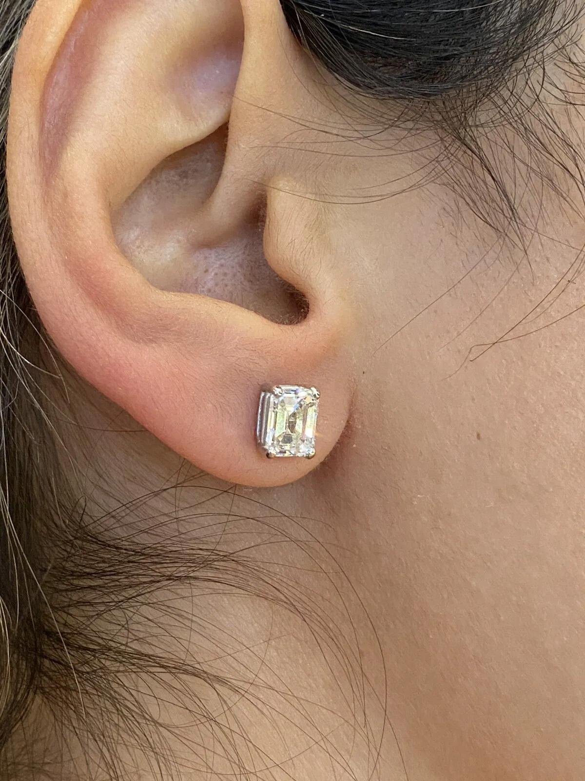 GIA 2.56 carats Emerald Cut Diamond Solitaire Earrings 18k White Gold For Sale 2