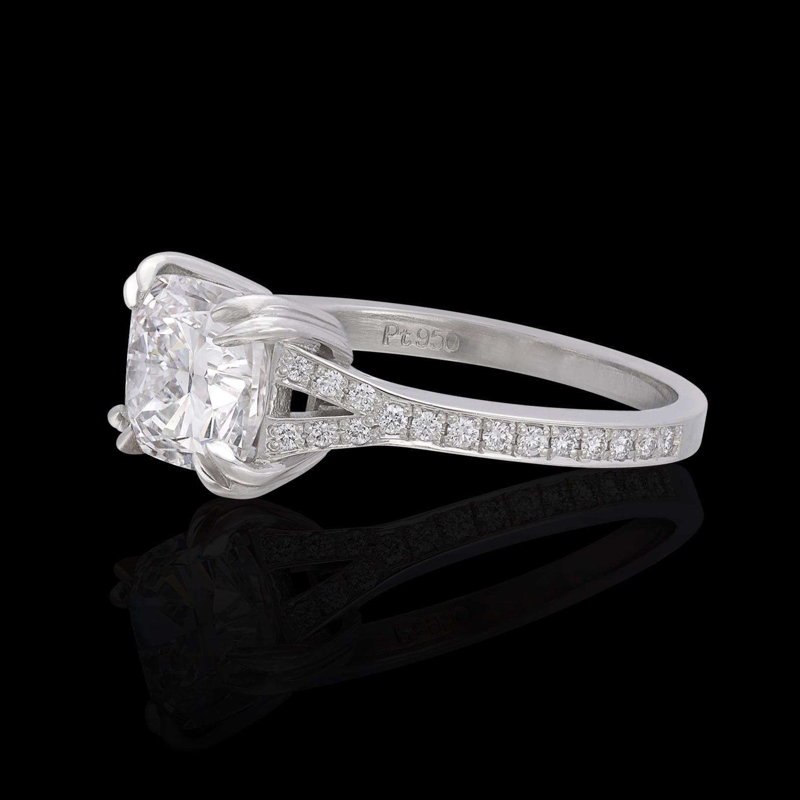 GIA Verlobungsring mit 2,56 Karat Diamant im Kissenschliff für Damen oder Herren im Angebot