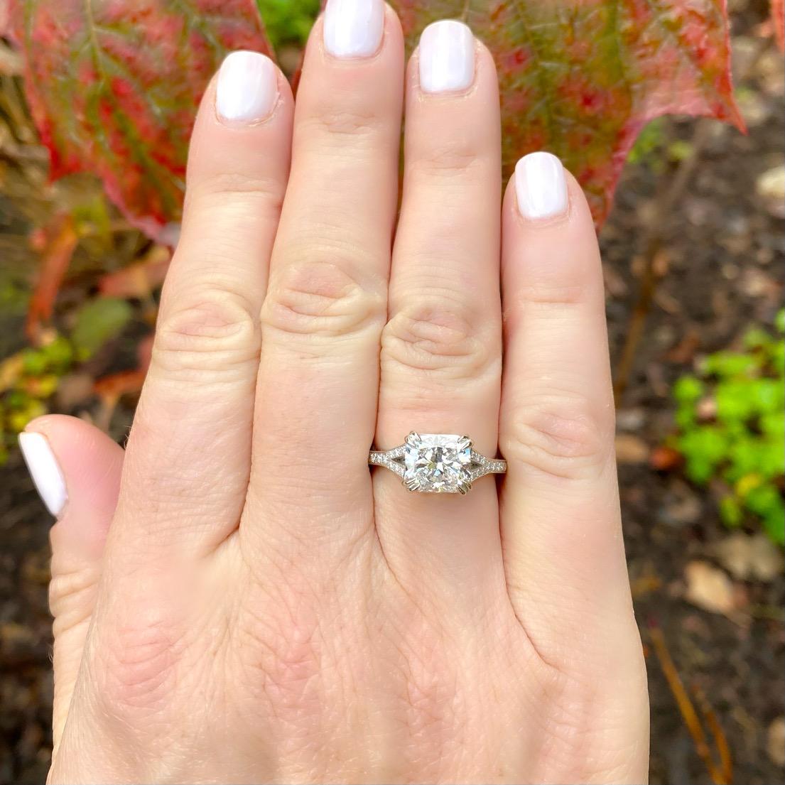 GIA Verlobungsring mit 2,56 Karat Diamant im Kissenschliff im Zustand „Neu“ im Angebot in San Francisco, CA