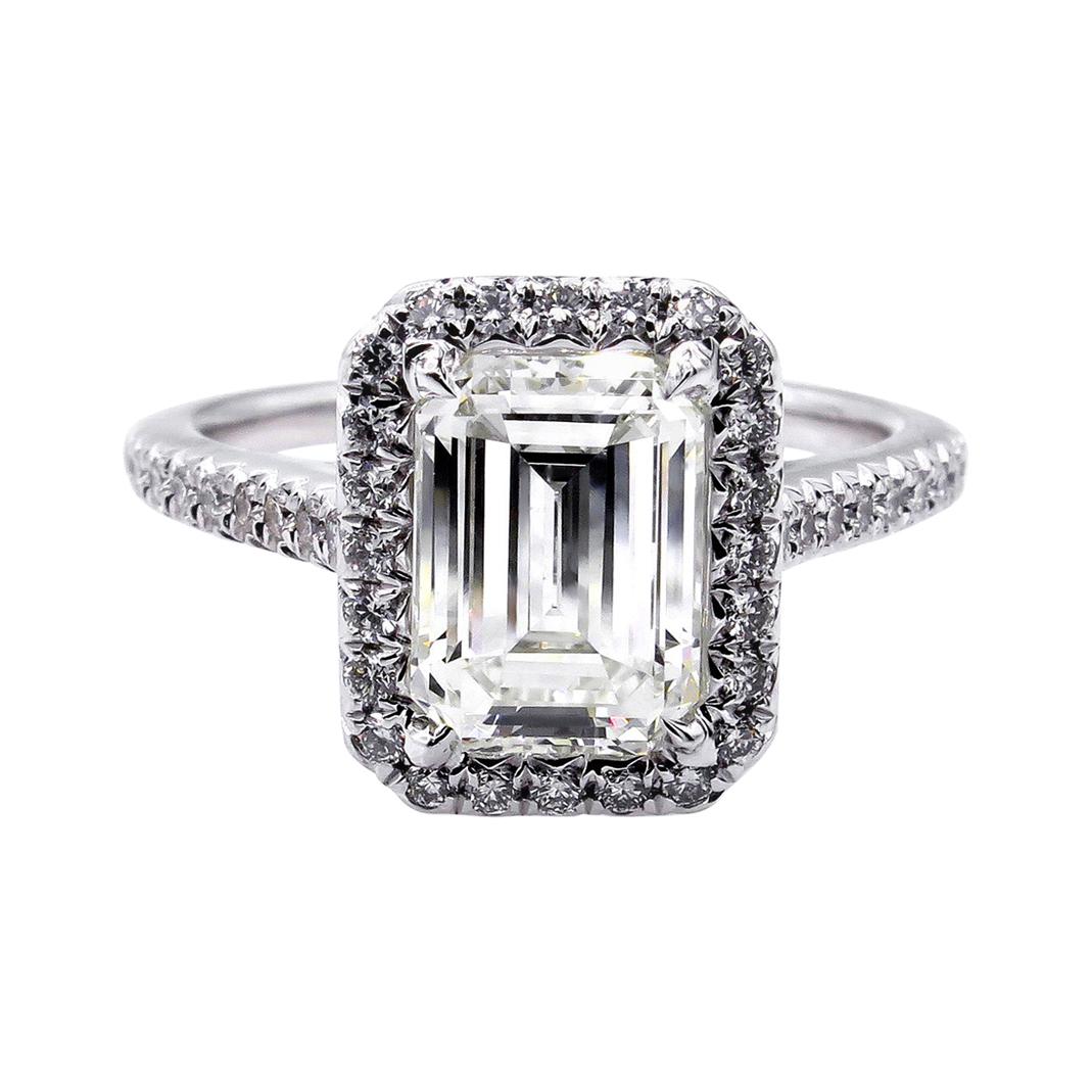 GIA 2.59 Caratt Emerald Cut Diamond Solitaire Engagement White Gold Ring