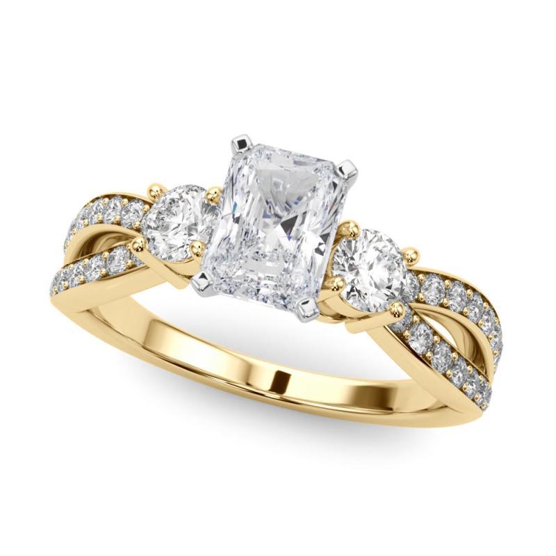 Taille radiant GIA 2.5ct Radiant Three-Stone Split Shank Pave 18K Yellow Gold Diamond Ring (bague à diamant en or jaune 18K) en vente