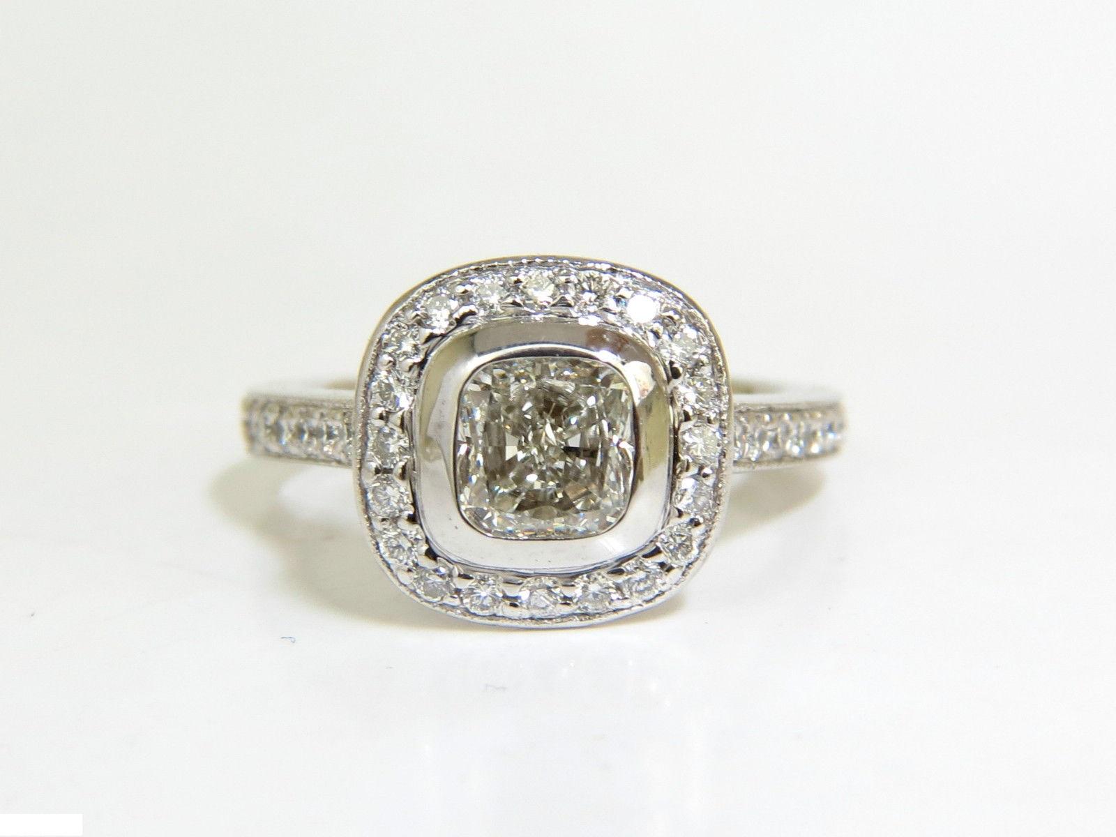 Anello GIA con diamante aureolato taglio cuscino da 2,63 carati, platino I/VS1 in vendita 1