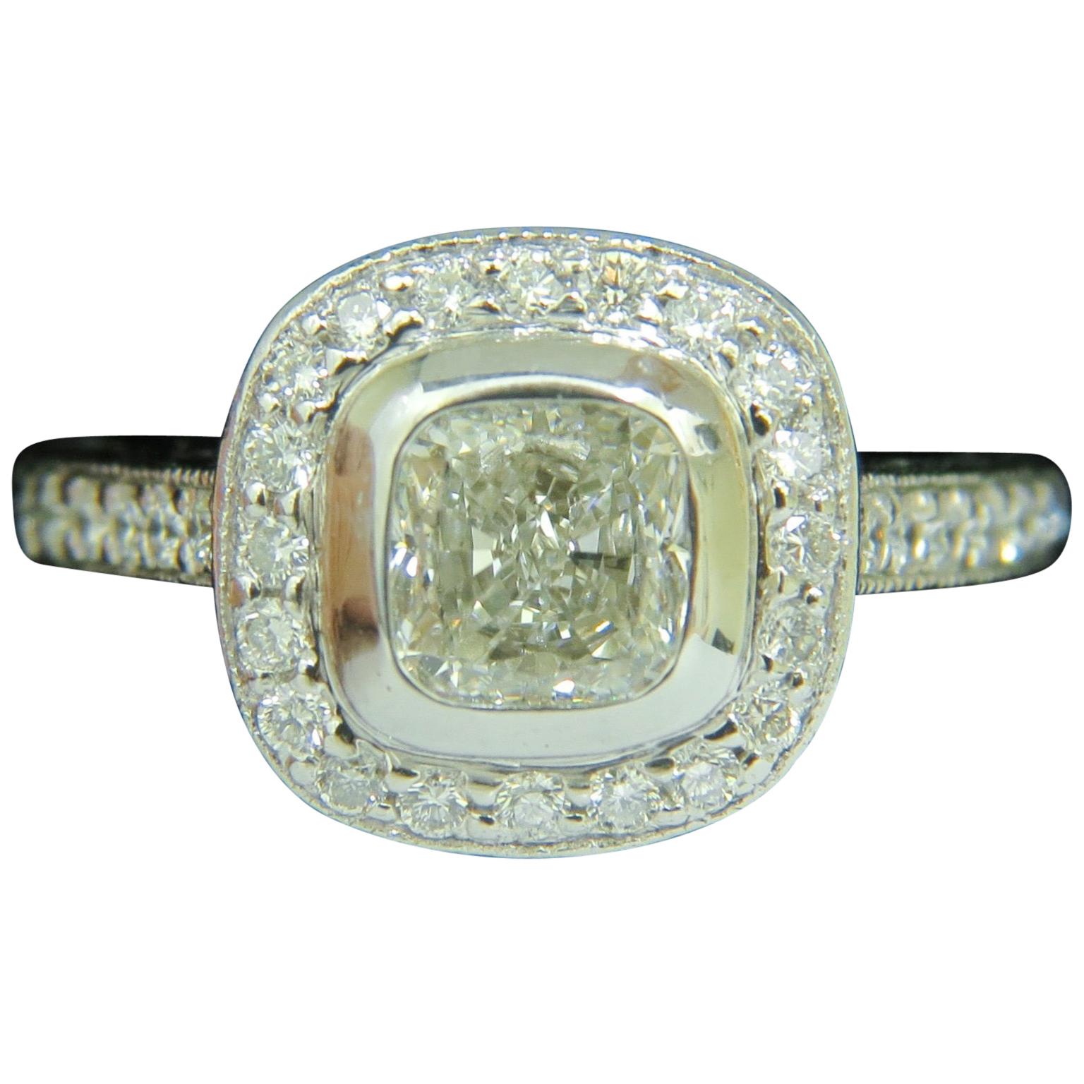 GIA Anello con diamante aureolato e taglio a cuscino da 2,63 carati in platino I/VS1*