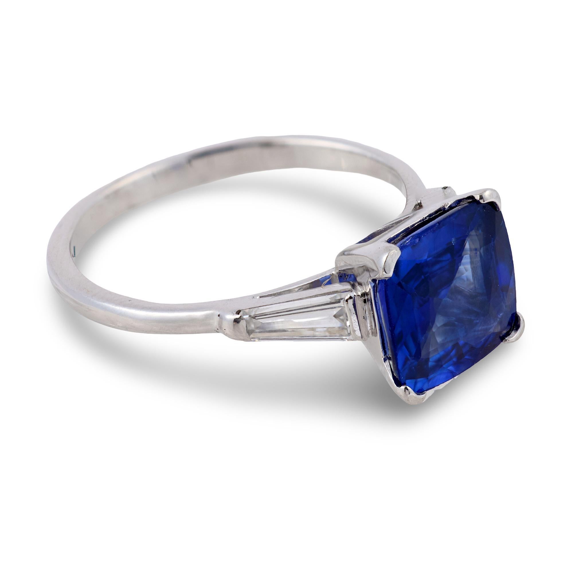 GIA 2,66 Karat Kissenschliff Saphir Diamant Platinring Damen im Angebot