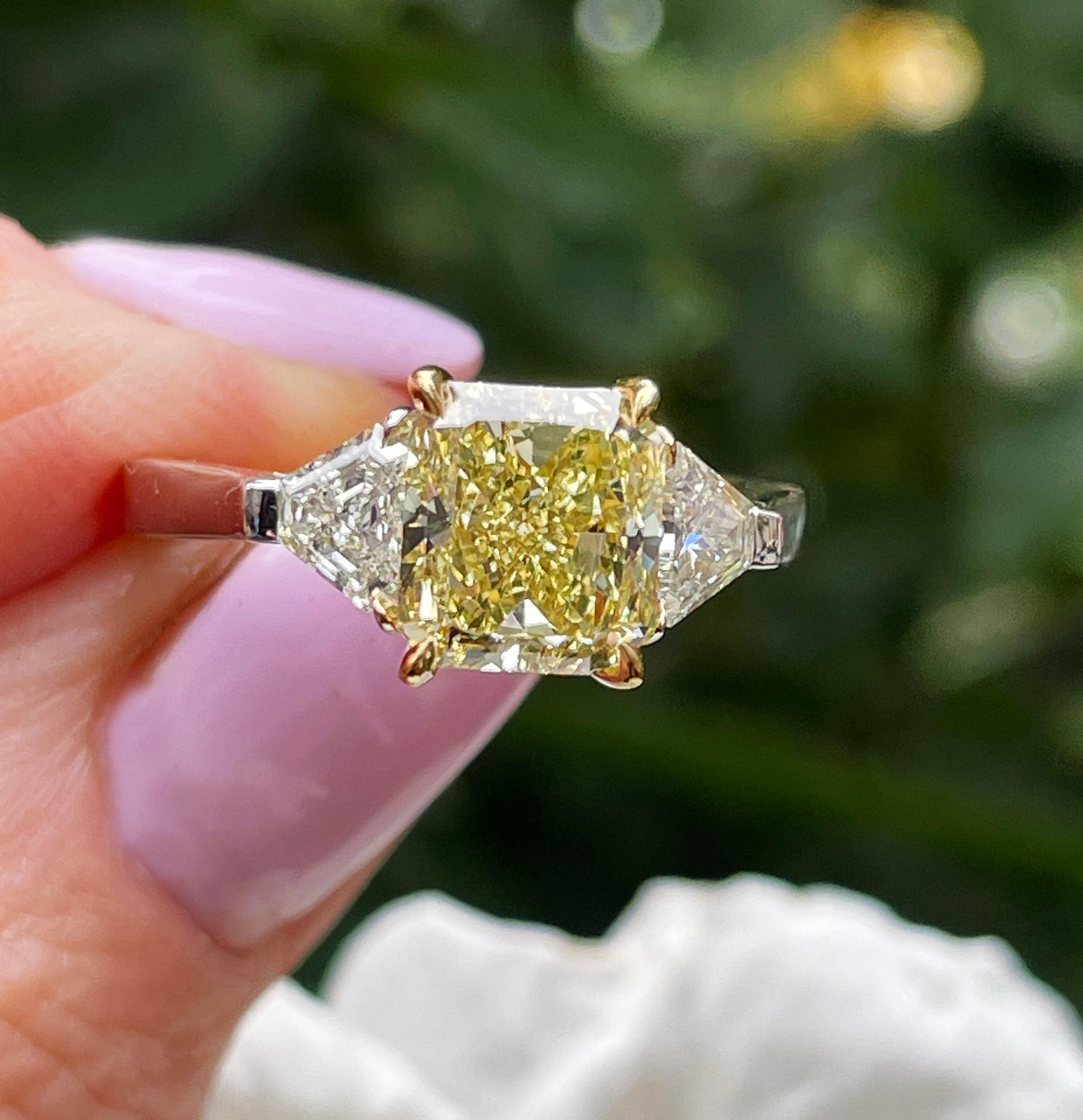 GIA 2.66ct Natural Fancy Yellow RADIANT 3 Stone Diamond Engagement Platinum Ring For Sale 5