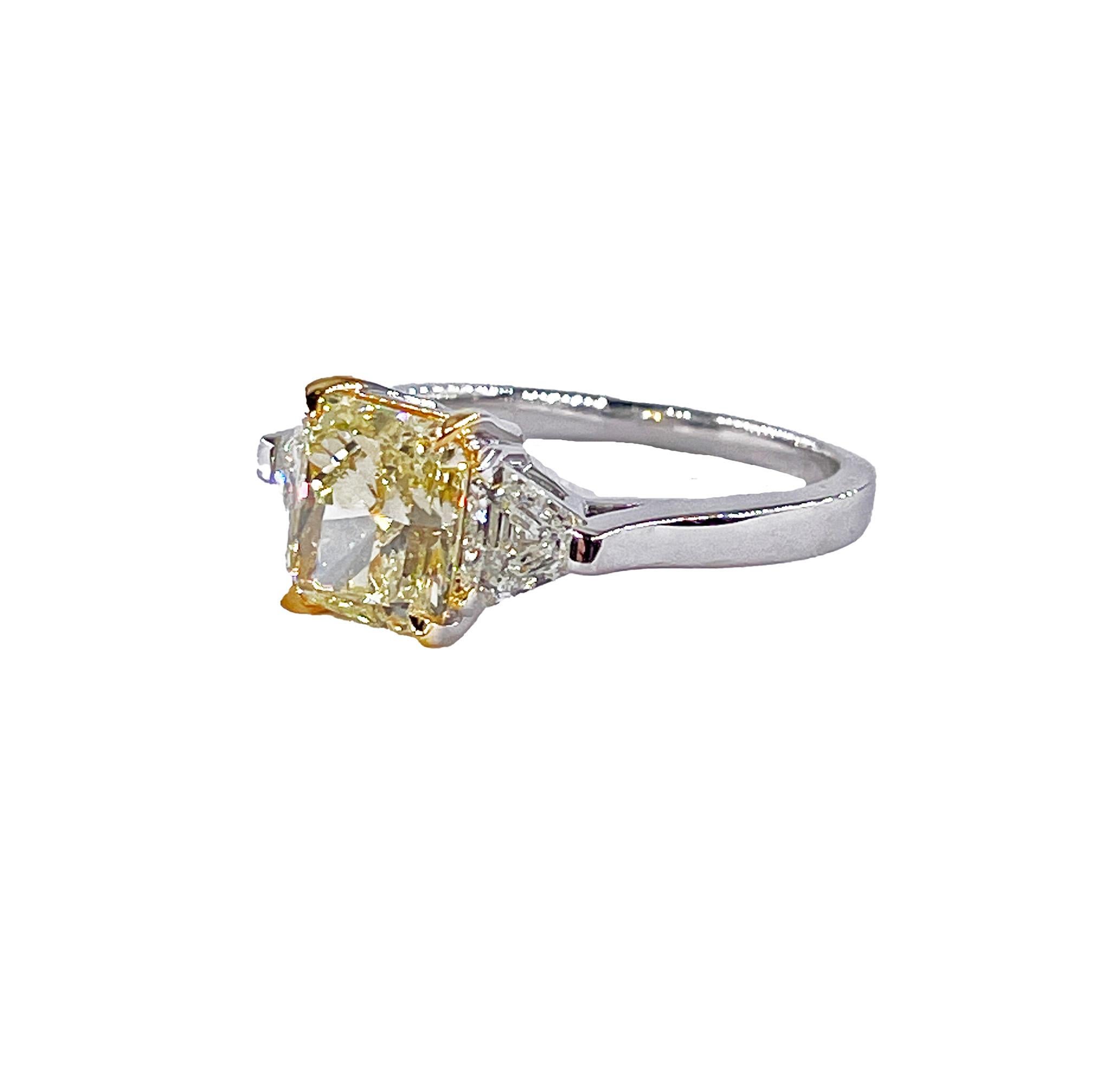 Modern GIA 2.66ct Natural Fancy Yellow RADIANT 3 Stone Diamond Engagement Platinum Ring For Sale