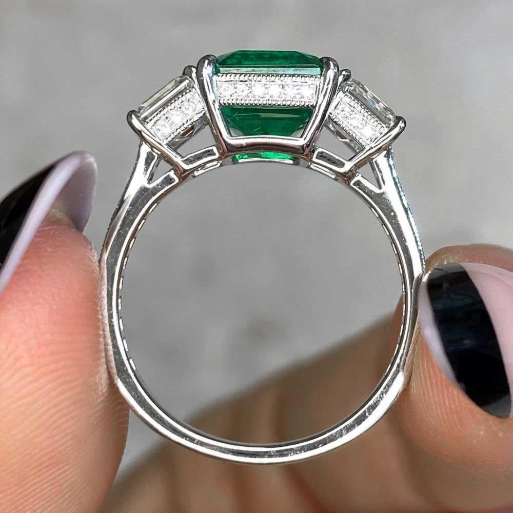 Gubelin 2.68ct Emerald Cut Colombian No-Oil Emerald Engagement Ring, Platinum In Excellent Condition For Sale In New York, NY
