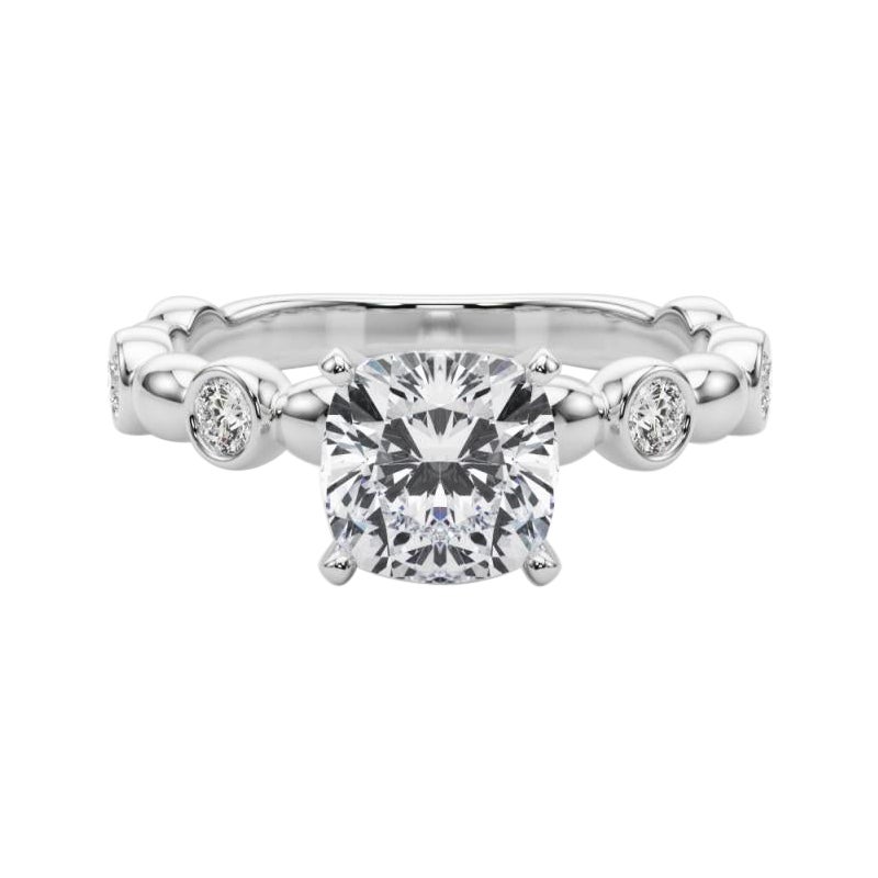 GIA 2,70ct Anello con pietra laterale a cuscino e castone con diamante solitario in vendita