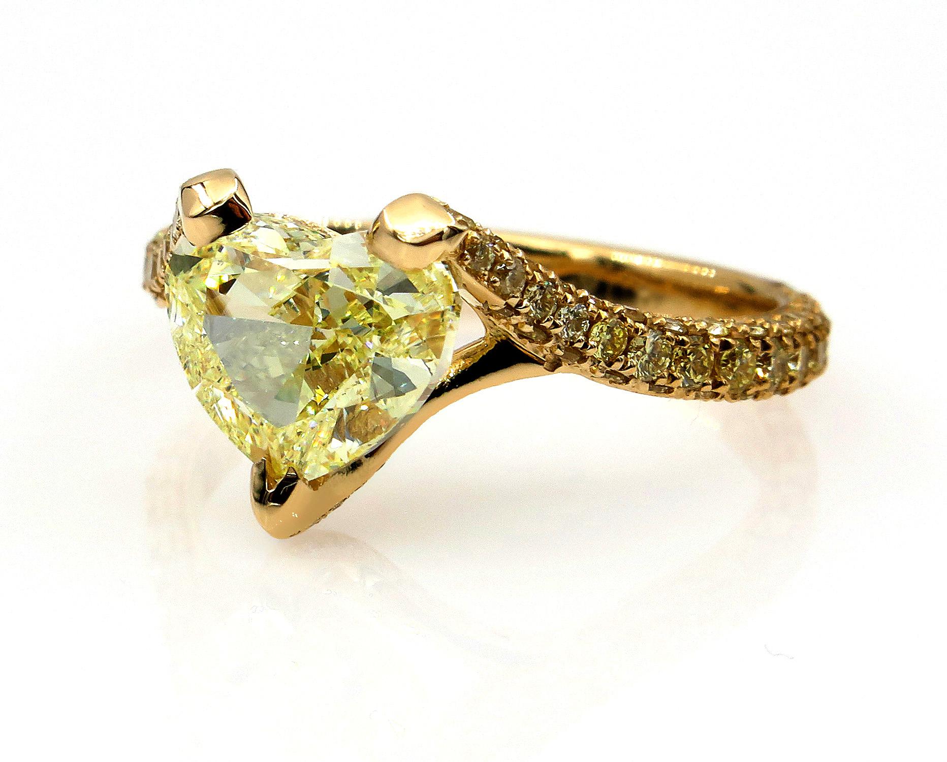GIA 2.71 Carat Natural Fancy Yellow Heart Shape Diamond Ring Yellow Gold In Good Condition In New York, NY