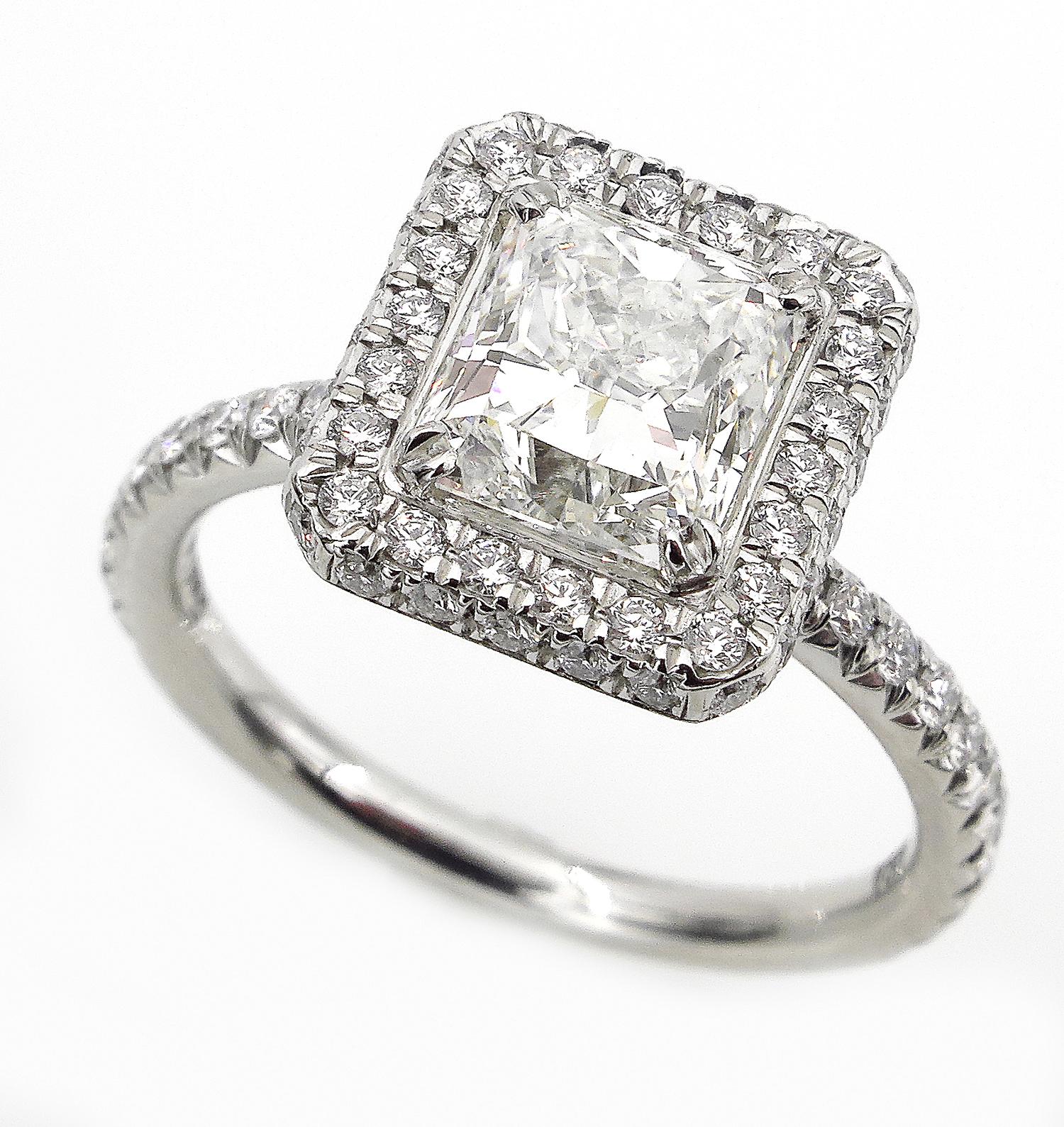 GIA 2.84 Carat Vintage Radiant Cut Diamond Engagement Wedding Platinum Ring In Good Condition In New York, NY