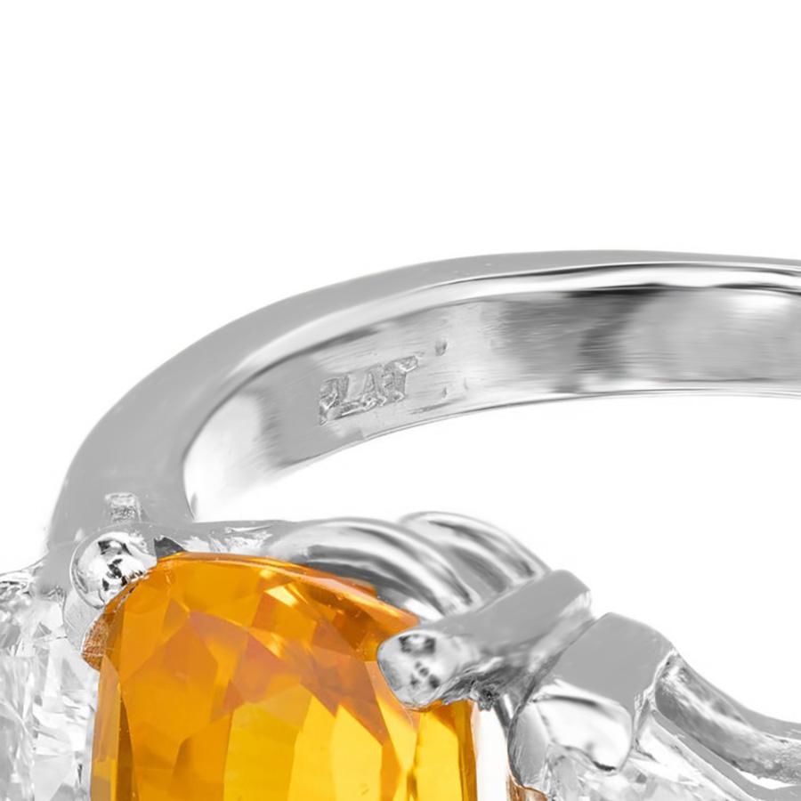 GIA 2,89 Karat Kissen Orange Gelber Saphir Diamant Platin Verlobungsring im Angebot 3