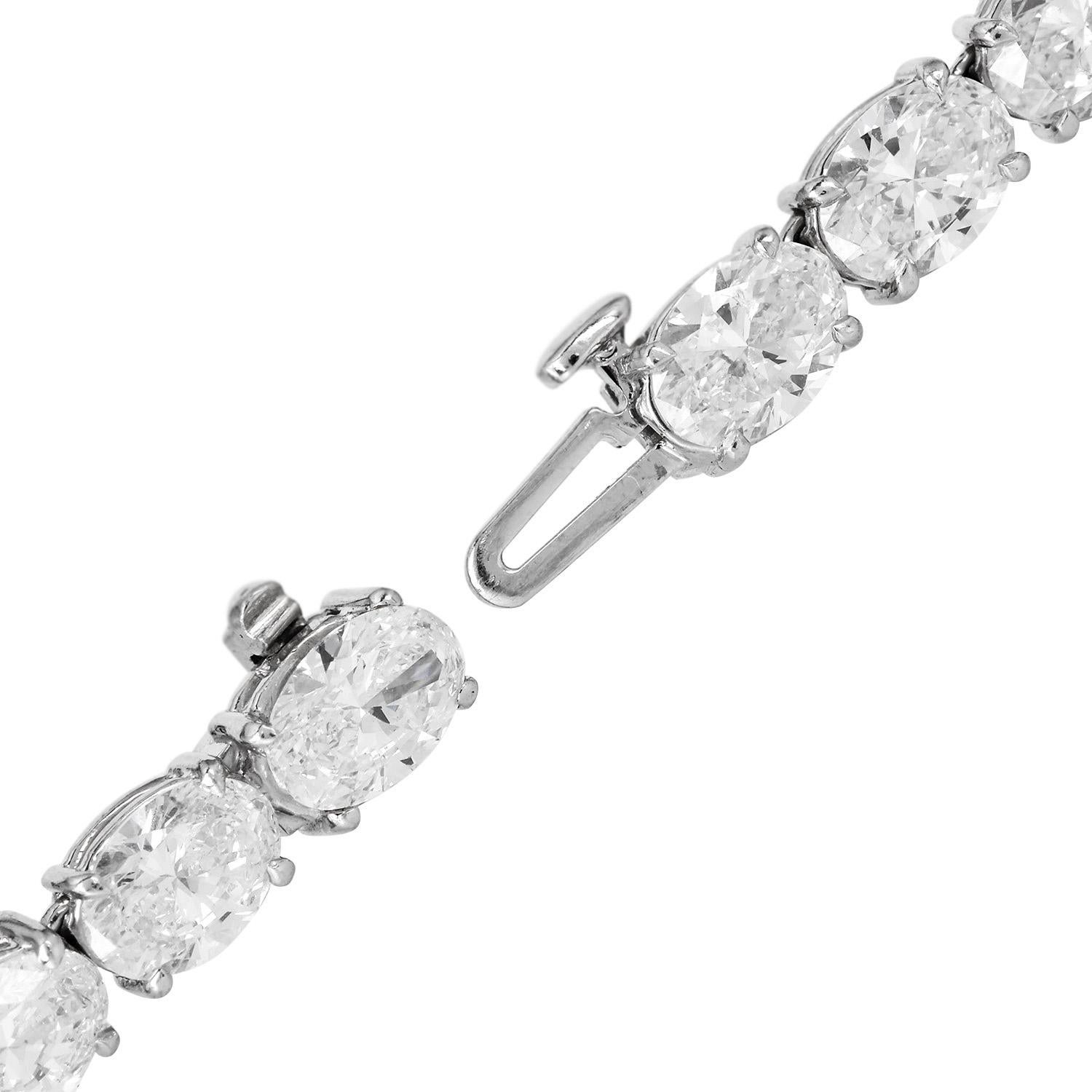 GIA 29.69 carats D-SI Diamond Platinum Oval Brilliant Cut Tennis Necklace For Sale 3