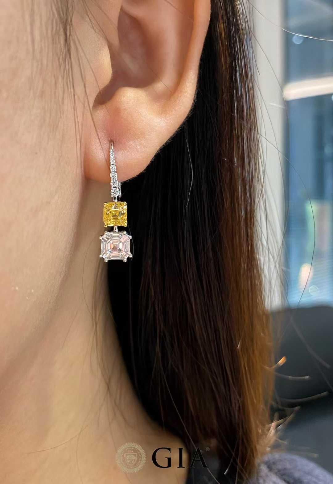 GIA 2ct Fancy Yellow Asscher Diamant-Tropfen-Ohrringe in 18k Weißgold (Asscher-Schliff) im Angebot