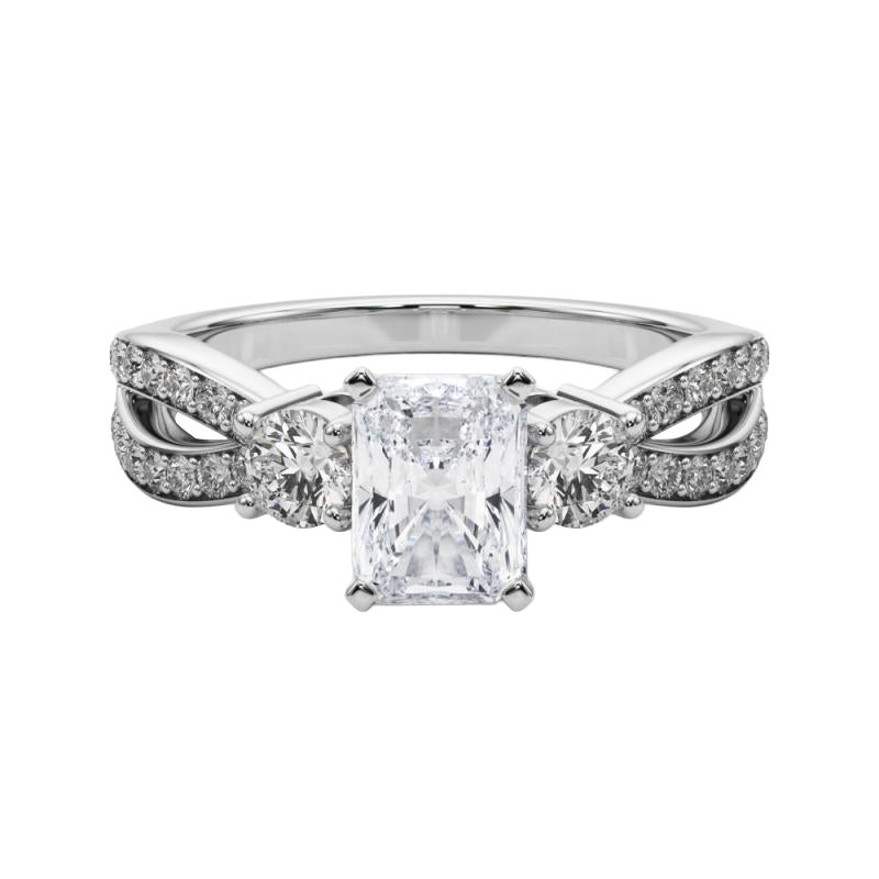 GIA 2ct Radiant Three-Stone Split Shank Pave Anello con diamanti in oro bianco 18K